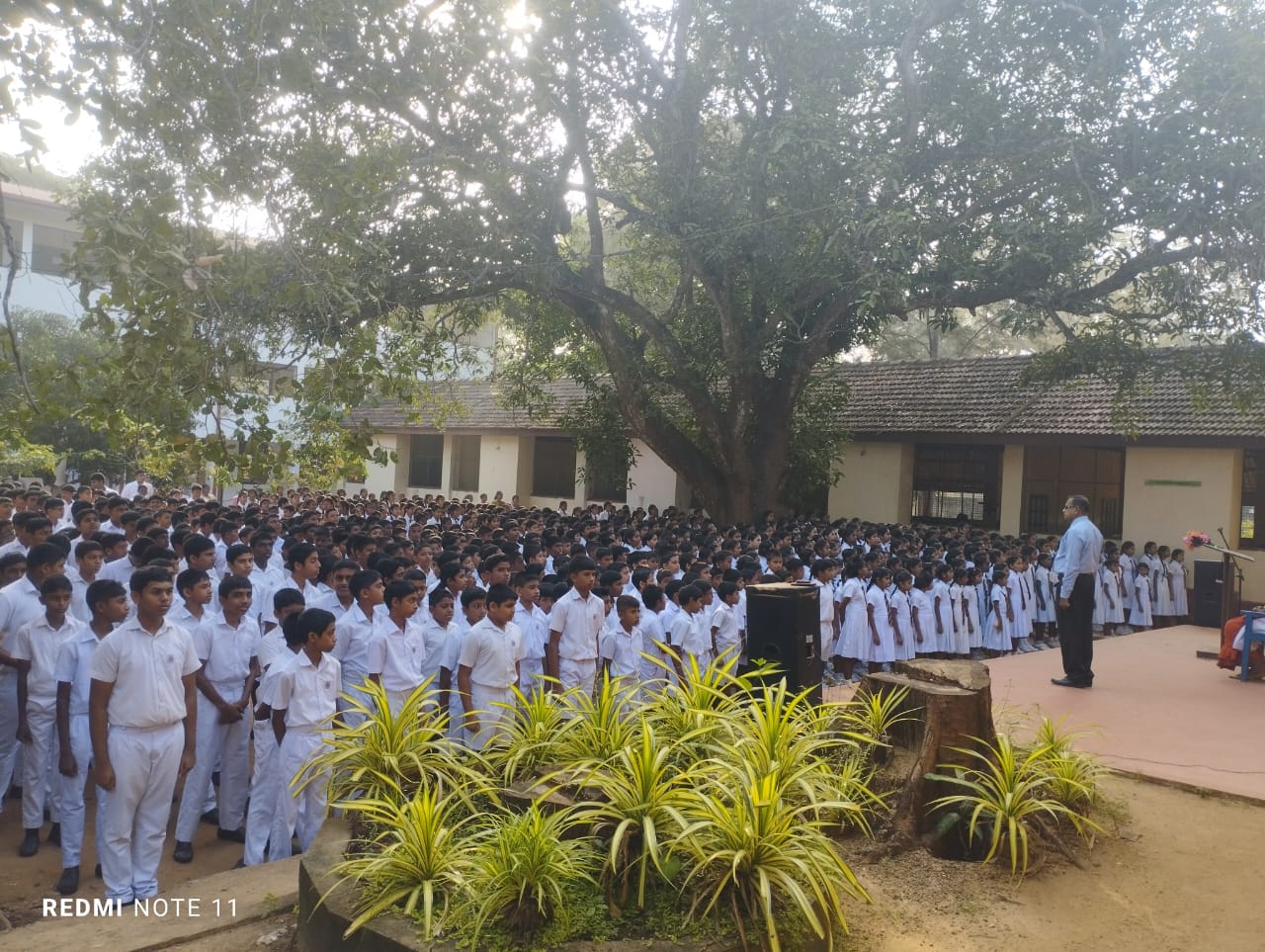 "Clean Sri Lanka" ජාතික වැඩසටහන සම්බන්ධව විද්‍යාලයීය සිසු දරුවන් දැනුවත් කෙරේ...